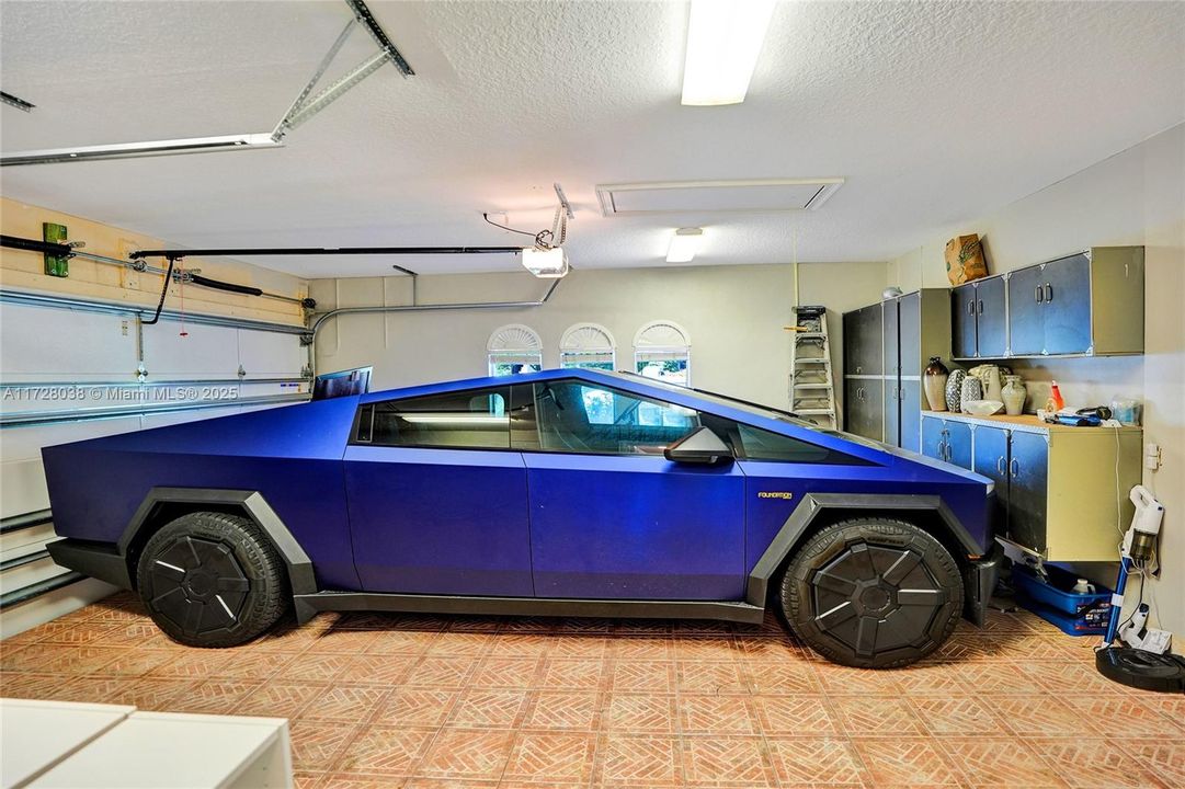 Vendido Recientemente: $3,389,000 (7 camas, 7 baños, 6368 Pies cuadrados)