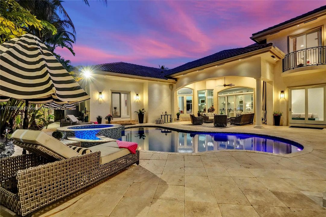 Vendido Recientemente: $3,389,000 (7 camas, 7 baños, 6368 Pies cuadrados)