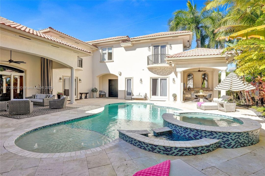 Vendido Recientemente: $3,389,000 (7 camas, 7 baños, 6368 Pies cuadrados)