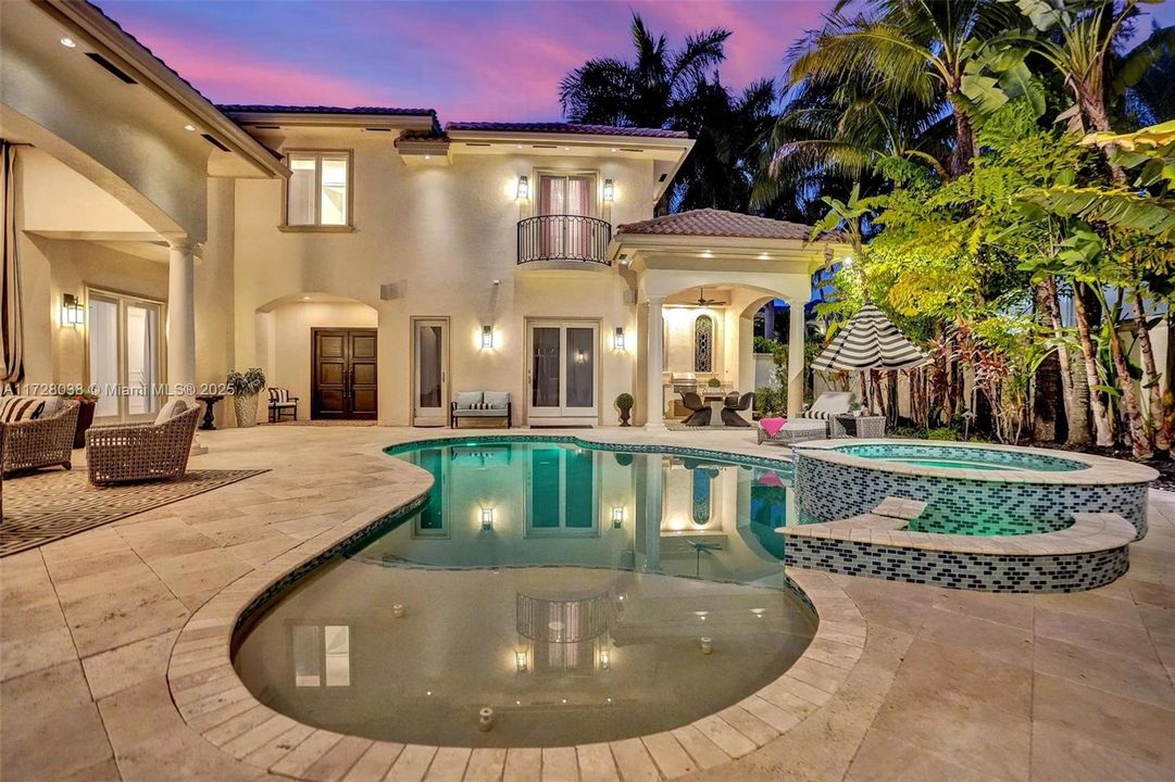 Vendido Recientemente: $3,389,000 (7 camas, 7 baños, 6368 Pies cuadrados)