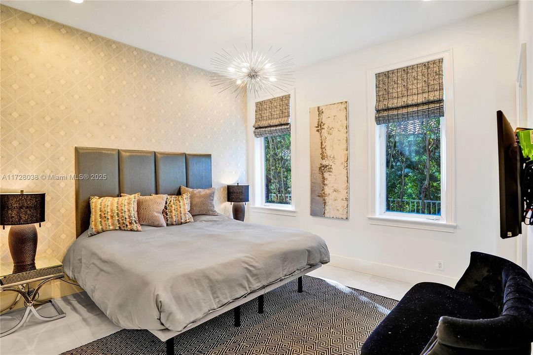 Vendido Recientemente: $3,389,000 (7 camas, 7 baños, 6368 Pies cuadrados)