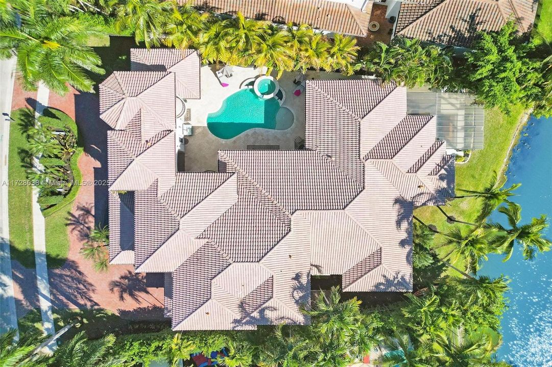 Vendido Recientemente: $3,389,000 (7 camas, 7 baños, 6368 Pies cuadrados)