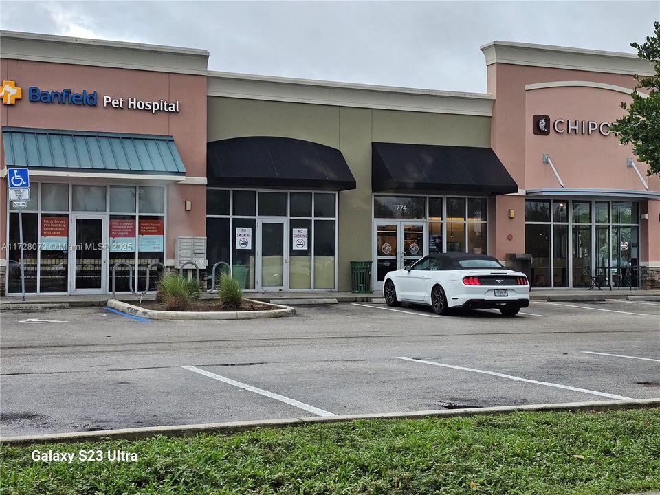 待售: $248,000 (1 贝兹, 1 浴室, 727 平方英尺)