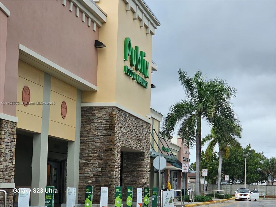 待售: $248,000 (1 贝兹, 1 浴室, 727 平方英尺)