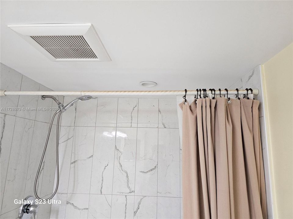 待售: $248,000 (1 贝兹, 1 浴室, 727 平方英尺)