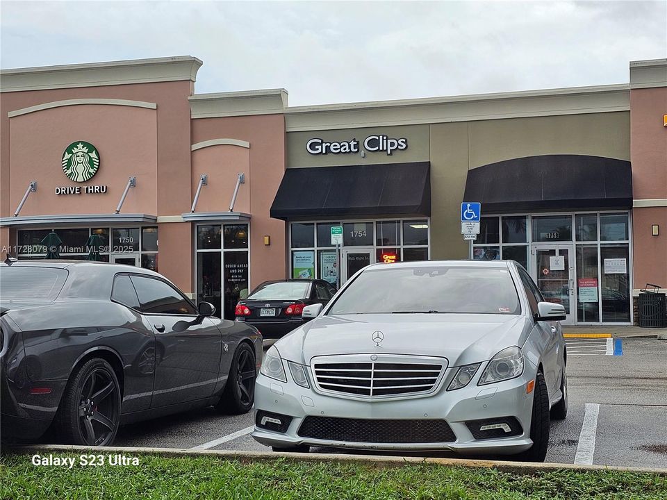 待售: $248,000 (1 贝兹, 1 浴室, 727 平方英尺)