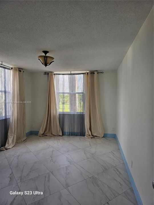 Large bedroom with 2 windows