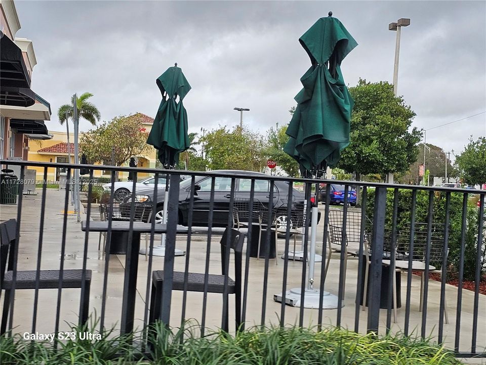 待售: $248,000 (1 贝兹, 1 浴室, 727 平方英尺)