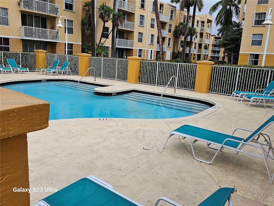 待售: $248,000 (1 贝兹, 1 浴室, 727 平方英尺)