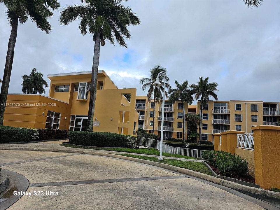 待售: $248,000 (1 贝兹, 1 浴室, 727 平方英尺)