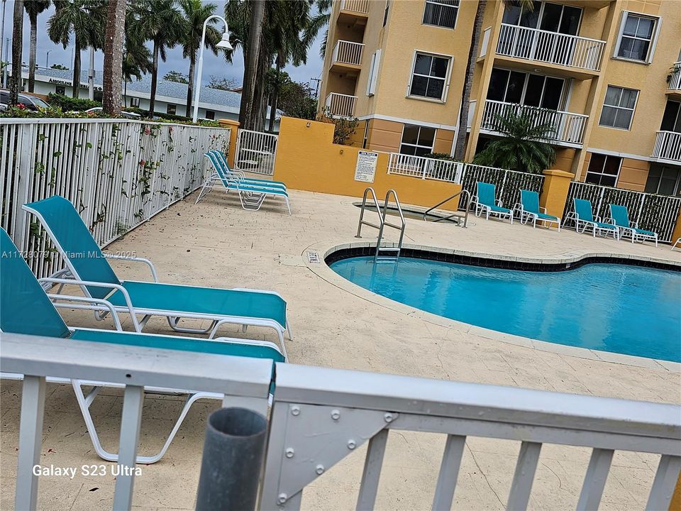 待售: $248,000 (1 贝兹, 1 浴室, 727 平方英尺)