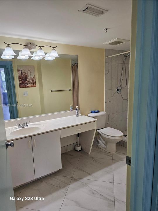 待售: $248,000 (1 贝兹, 1 浴室, 727 平方英尺)