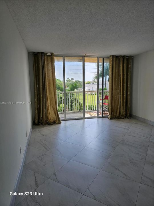 Livingroom opens into balcony