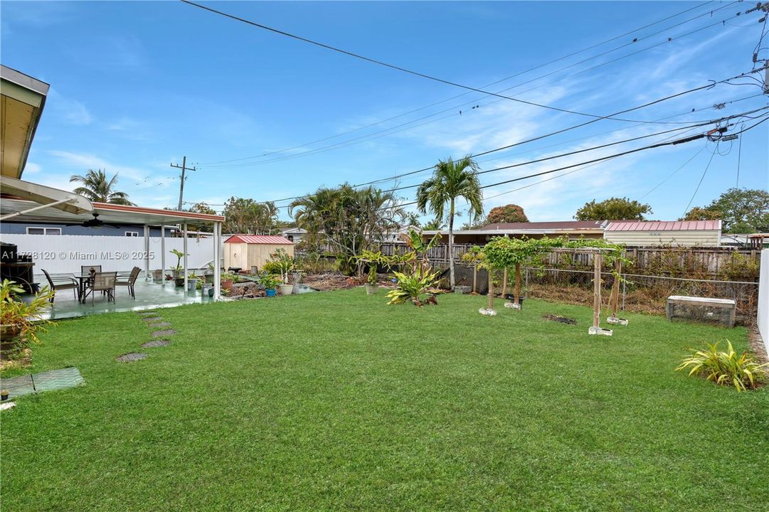 Recently Sold: $465,000 (3 beds, 2 baths, 1012 Square Feet)