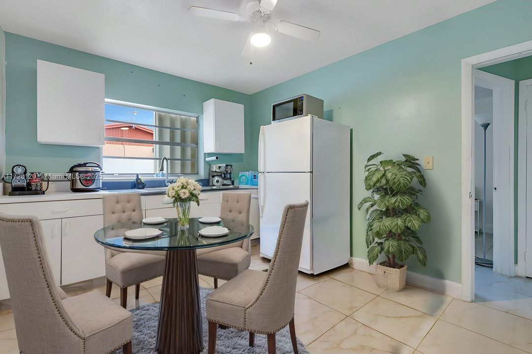 Recently Sold: $465,000 (3 beds, 2 baths, 1012 Square Feet)