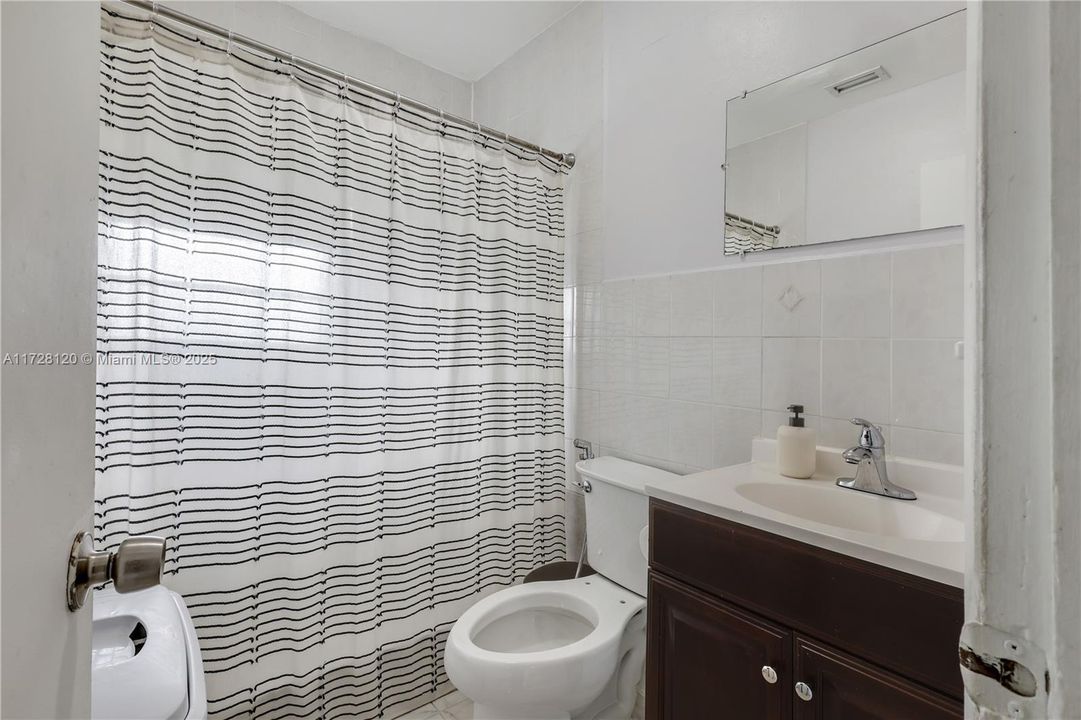 Recently Sold: $465,000 (3 beds, 2 baths, 1012 Square Feet)