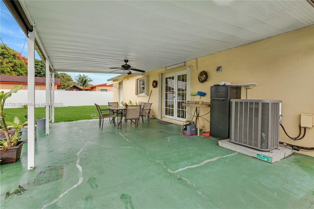 Recently Sold: $465,000 (3 beds, 2 baths, 1012 Square Feet)