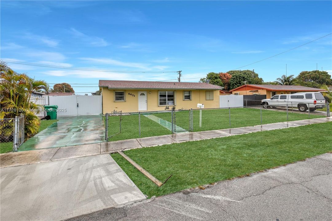 Recently Sold: $465,000 (3 beds, 2 baths, 1012 Square Feet)