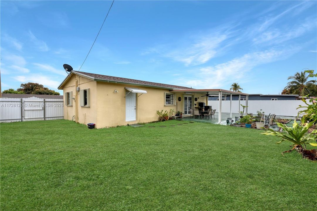 Recently Sold: $465,000 (3 beds, 2 baths, 1012 Square Feet)