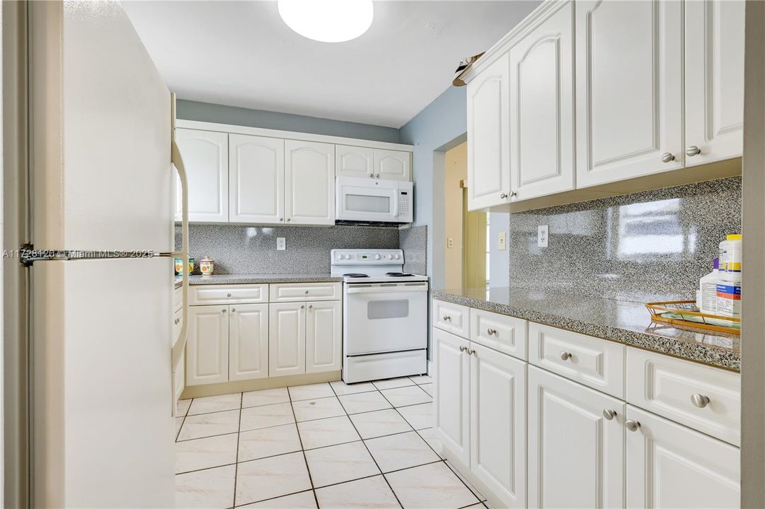 Recently Sold: $465,000 (3 beds, 2 baths, 1012 Square Feet)