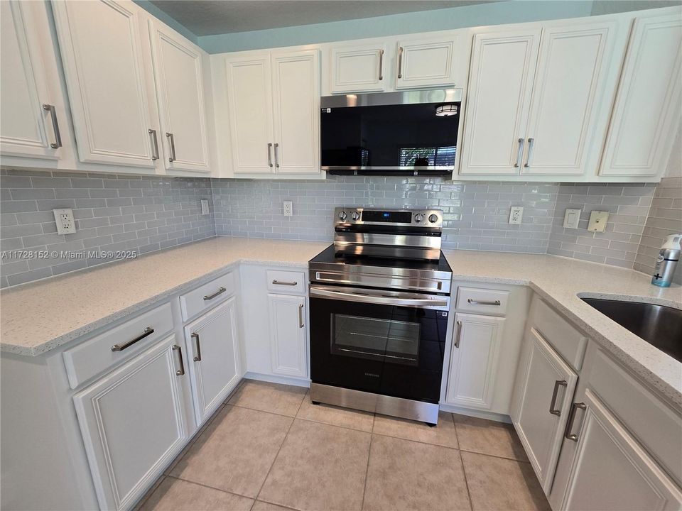 Недавно арендовано: $3,100 (3 спален, 2 ванн, 2108 Квадратных фут)