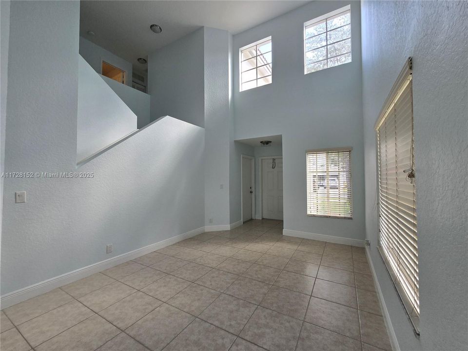 Недавно арендовано: $3,100 (3 спален, 2 ванн, 2108 Квадратных фут)