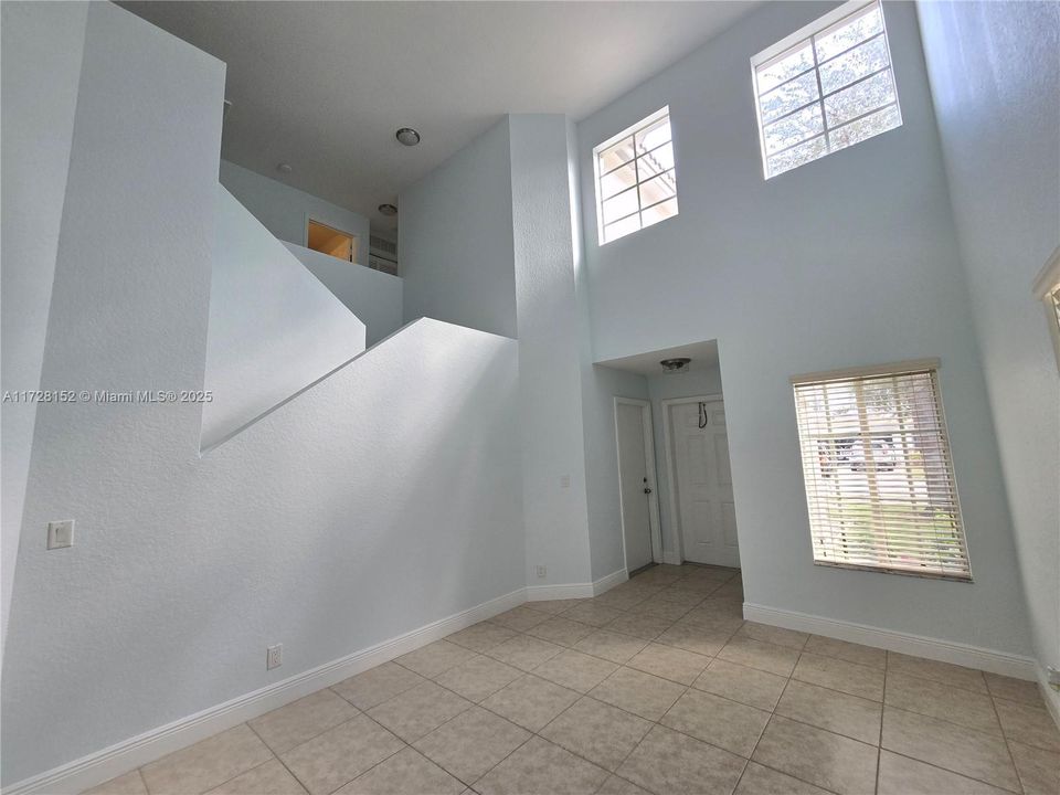 Недавно арендовано: $3,100 (3 спален, 2 ванн, 2108 Квадратных фут)