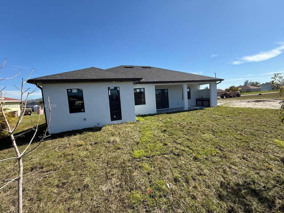 Activo con contrato: $339,900 (4 camas, 3 baños, 1735 Pies cuadrados)