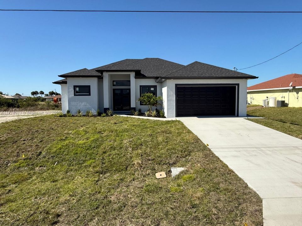 Activo con contrato: $339,900 (4 camas, 3 baños, 1735 Pies cuadrados)