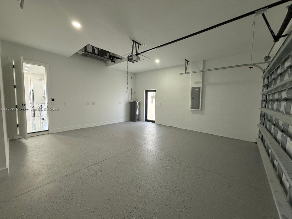 Activo con contrato: $339,900 (4 camas, 3 baños, 1735 Pies cuadrados)