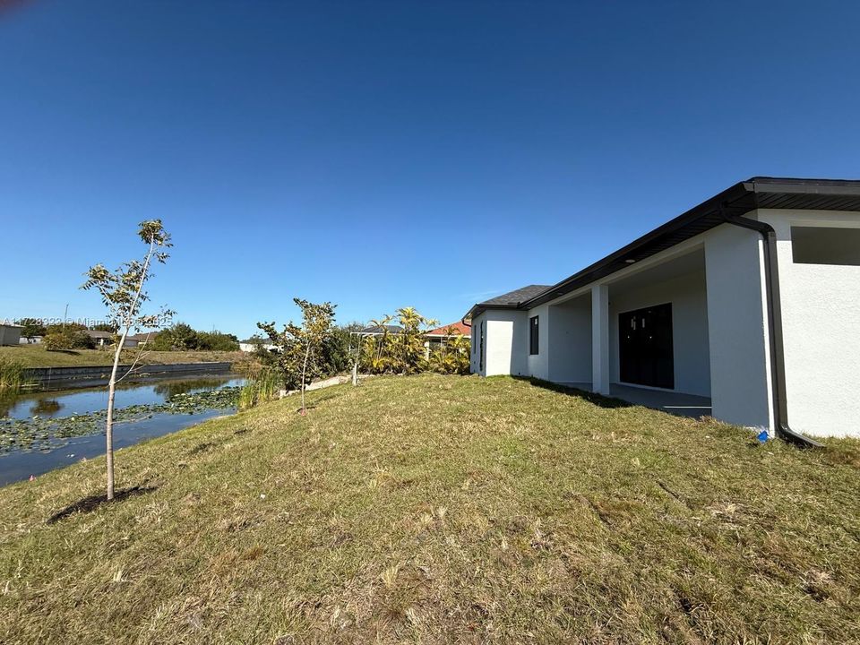 Activo con contrato: $339,900 (4 camas, 3 baños, 1735 Pies cuadrados)
