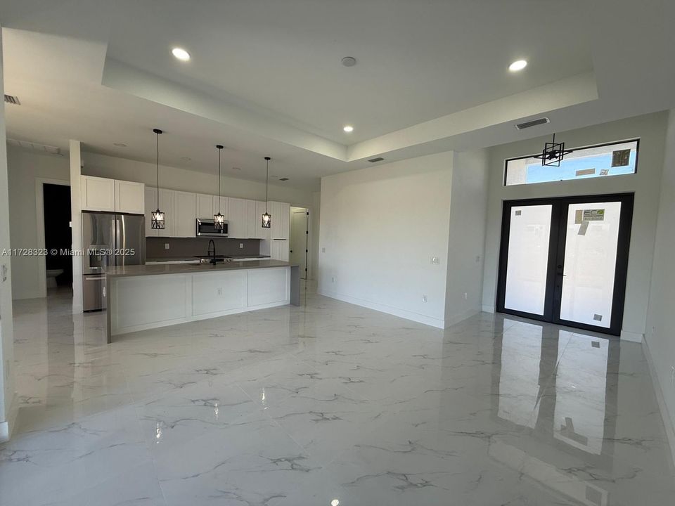 Activo con contrato: $339,900 (4 camas, 3 baños, 1735 Pies cuadrados)