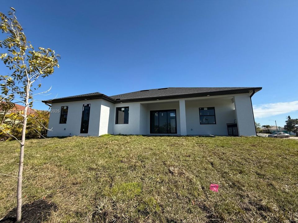 Activo con contrato: $339,900 (4 camas, 3 baños, 1735 Pies cuadrados)