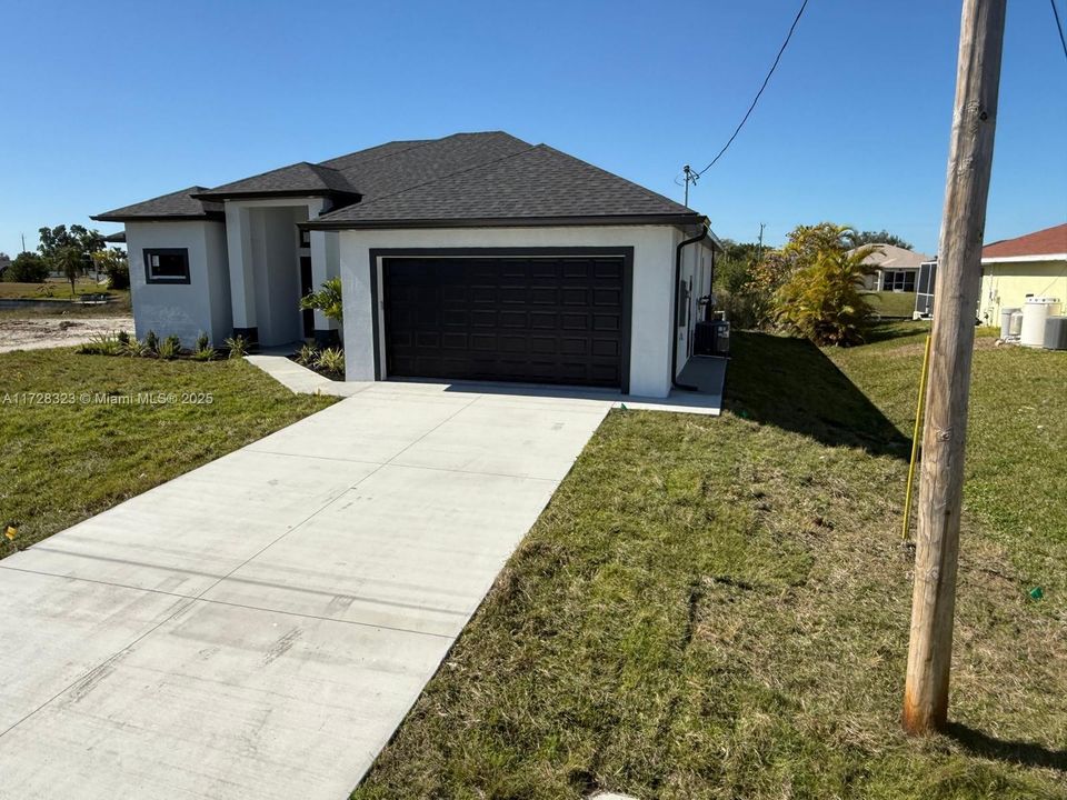 Activo con contrato: $339,900 (4 camas, 3 baños, 1735 Pies cuadrados)