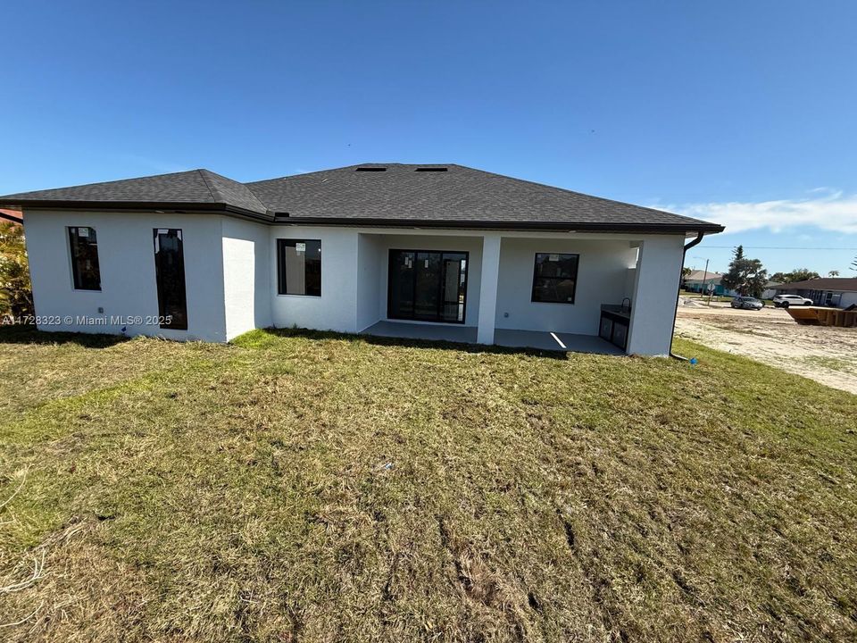 Activo con contrato: $339,900 (4 camas, 3 baños, 1735 Pies cuadrados)