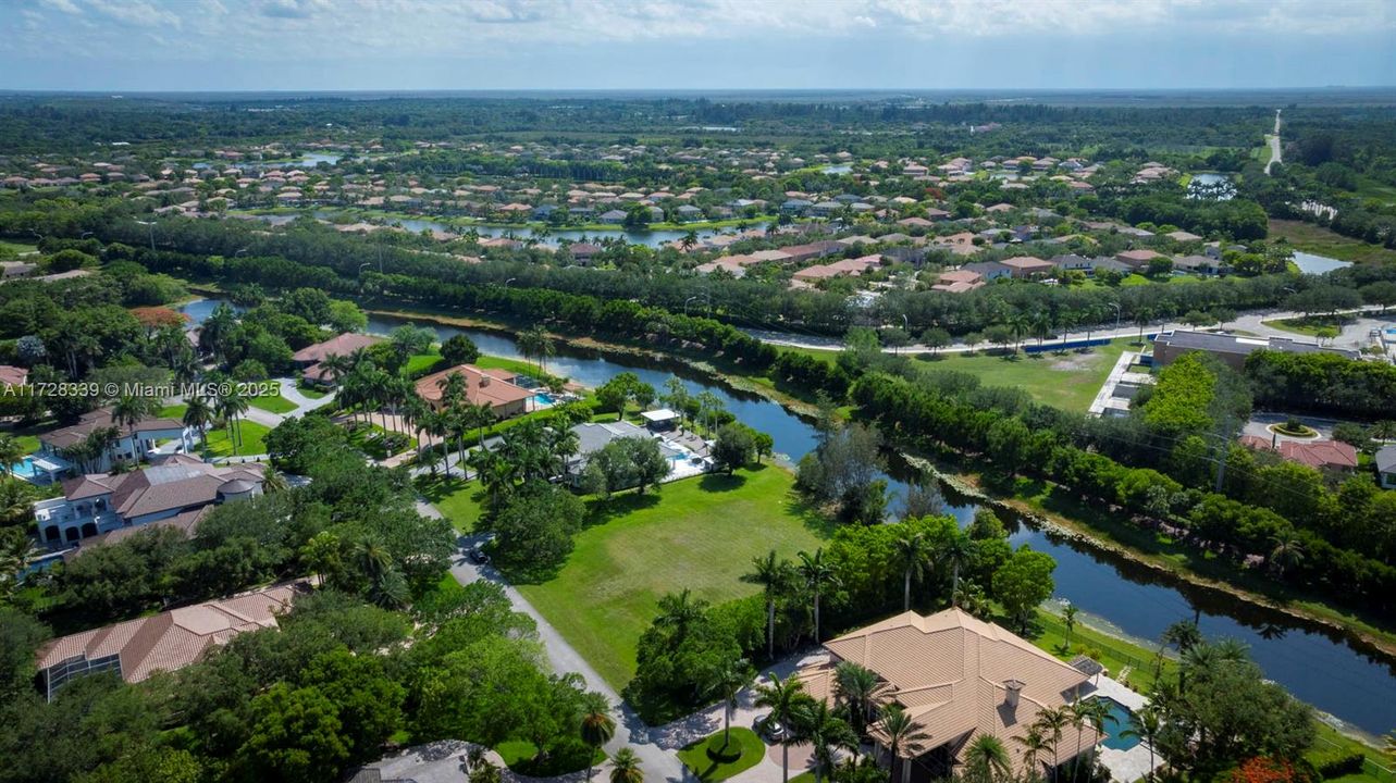 Vendido Recientemente: $1,699,000 (1.00 acres)