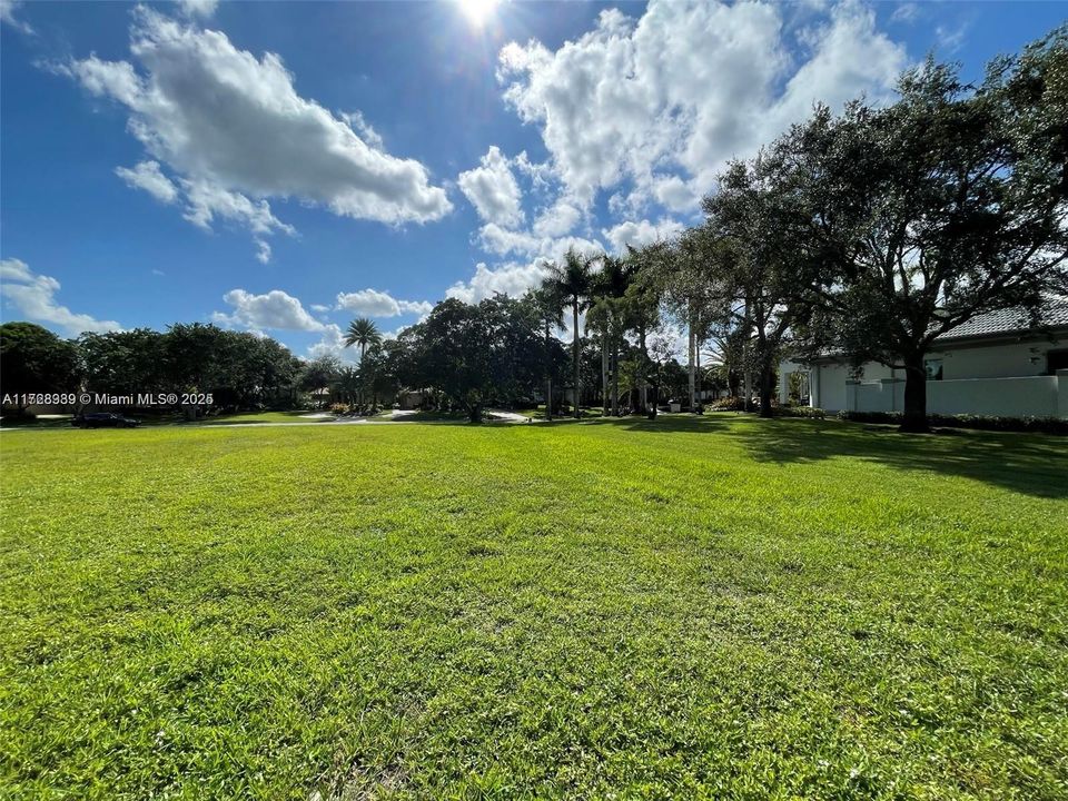 Vendido Recientemente: $1,699,000 (1.00 acres)