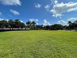 Vendido Recientemente: $1,699,000 (1.00 acres)