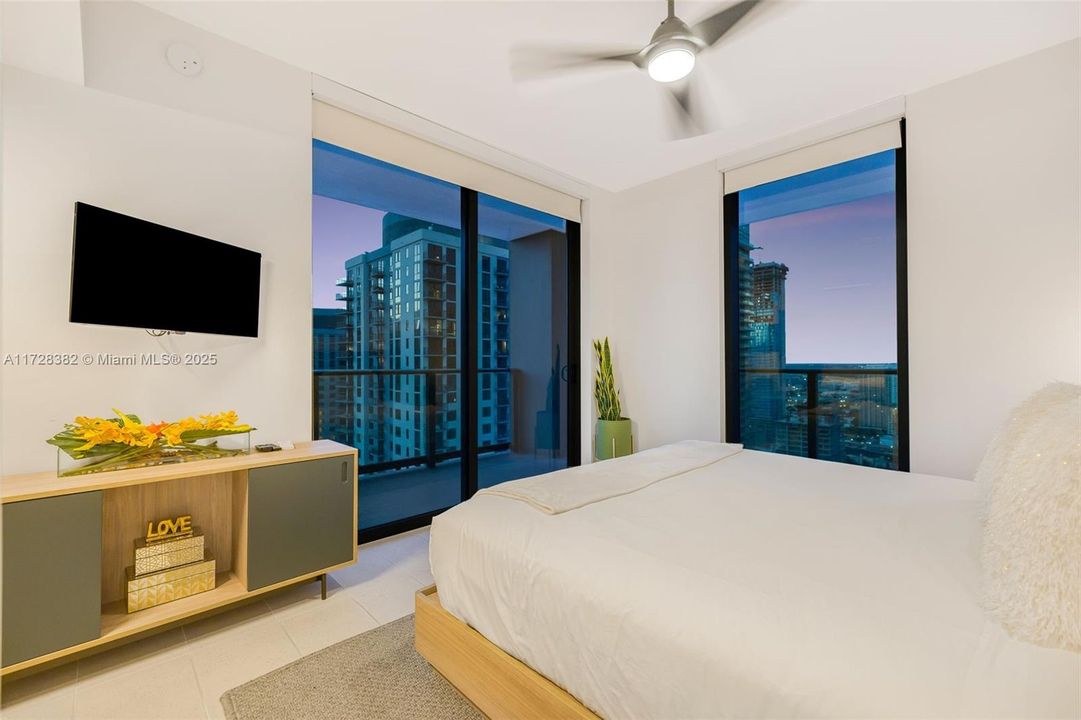 Recently Sold: $949,500 (2 beds, 2 baths, 977 Square Feet)