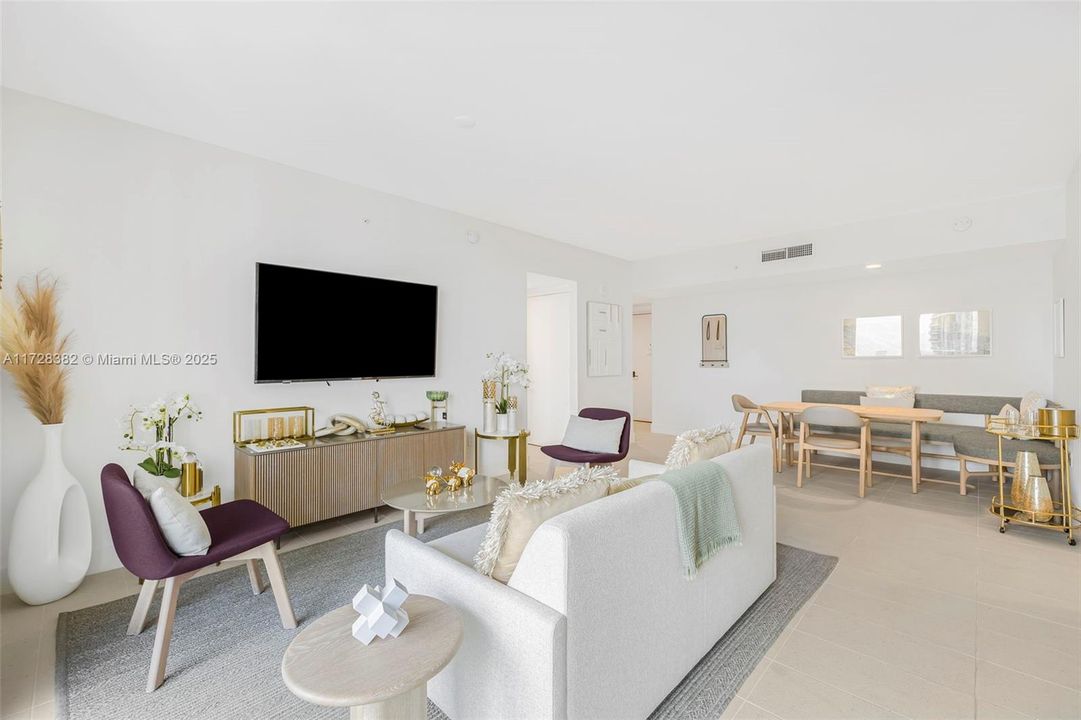 Recently Sold: $949,500 (2 beds, 2 baths, 977 Square Feet)