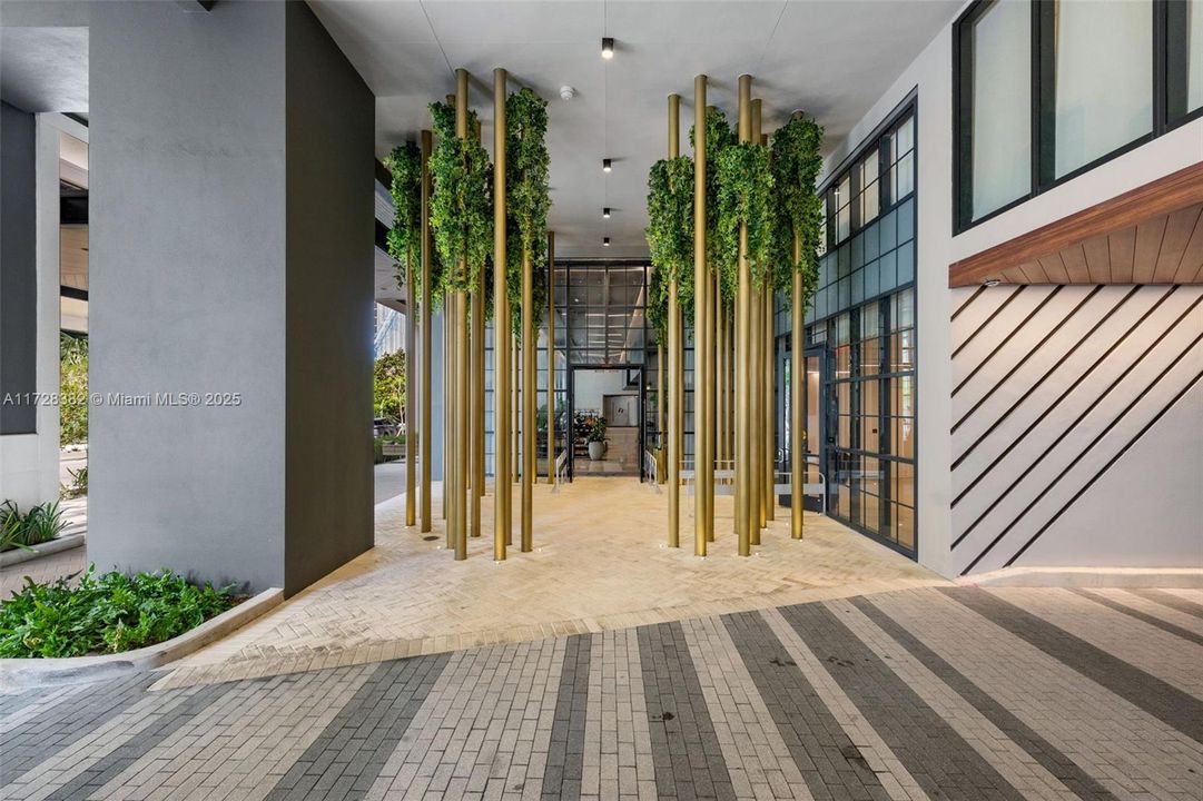 Recently Sold: $949,500 (2 beds, 2 baths, 977 Square Feet)