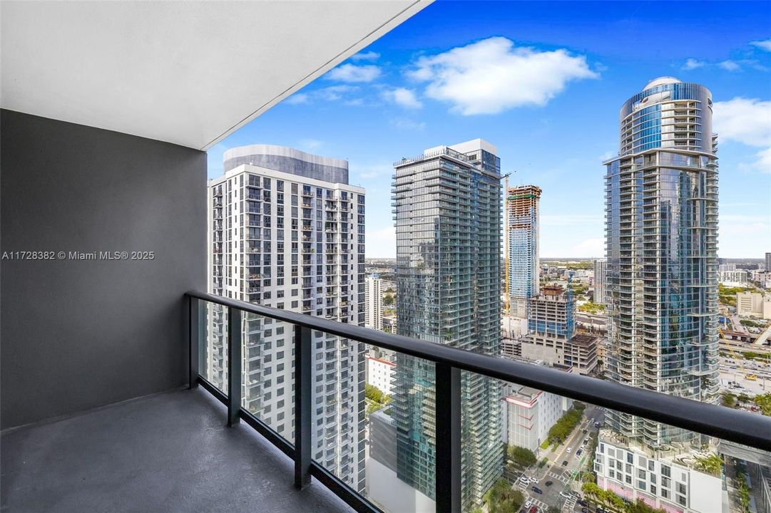 Recently Sold: $949,500 (2 beds, 2 baths, 977 Square Feet)