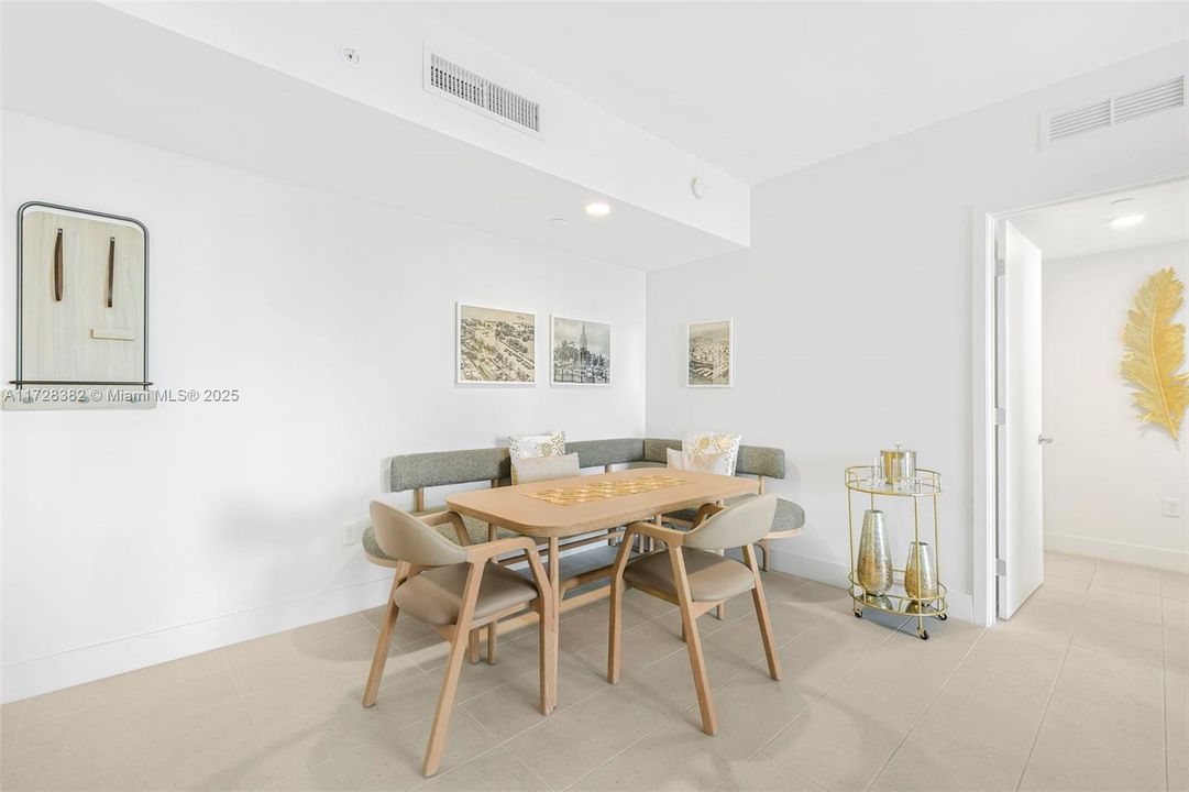 Recently Sold: $949,500 (2 beds, 2 baths, 977 Square Feet)
