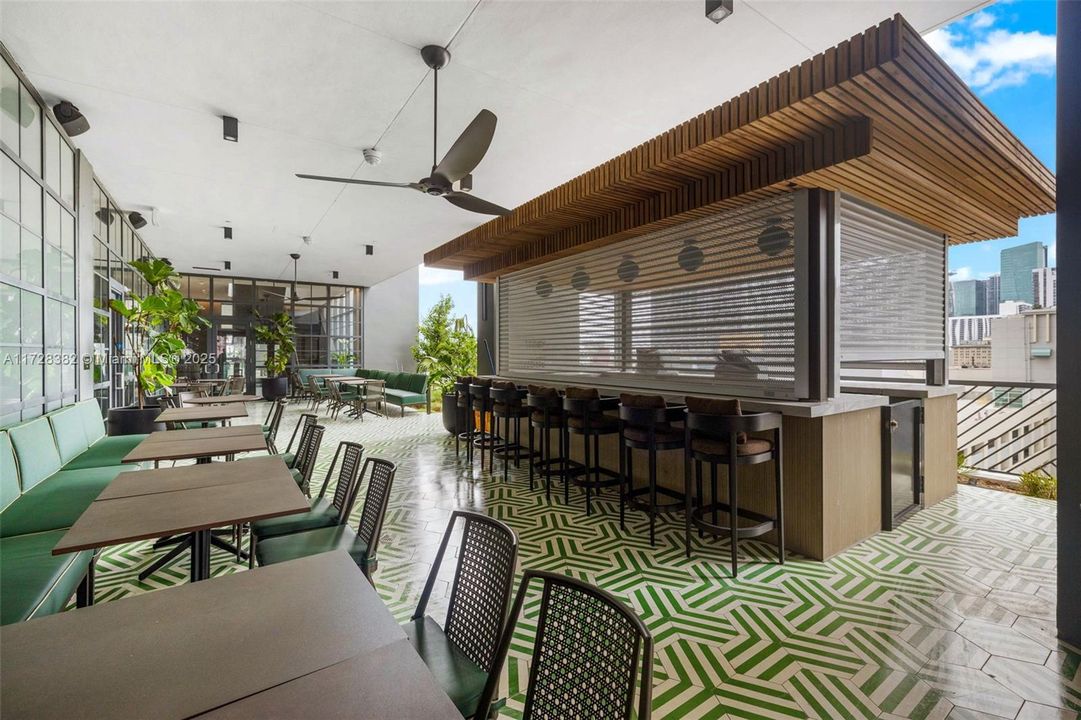 Recently Sold: $949,500 (2 beds, 2 baths, 977 Square Feet)