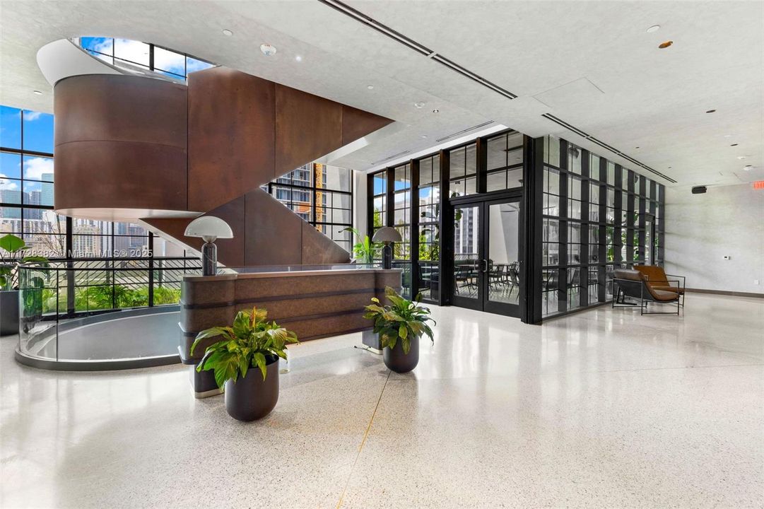 Recently Sold: $949,500 (2 beds, 2 baths, 977 Square Feet)