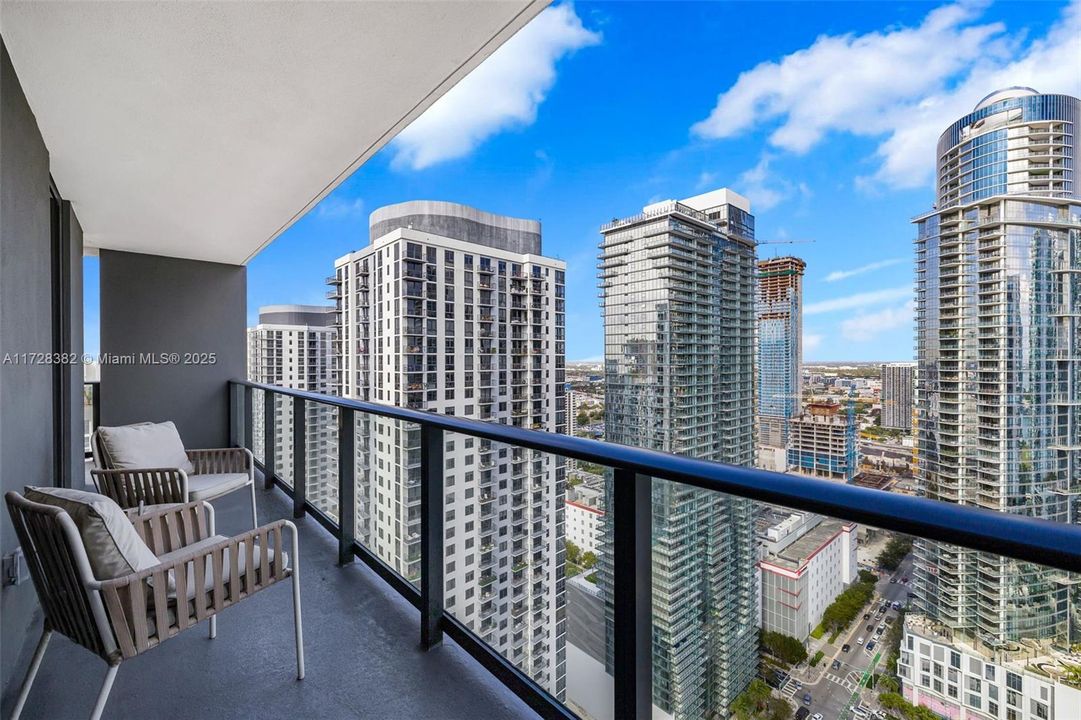 Recently Sold: $949,500 (2 beds, 2 baths, 977 Square Feet)