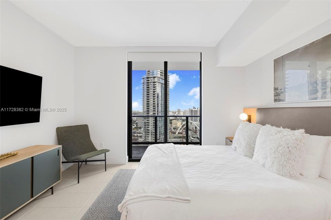 Recently Sold: $949,500 (2 beds, 2 baths, 977 Square Feet)