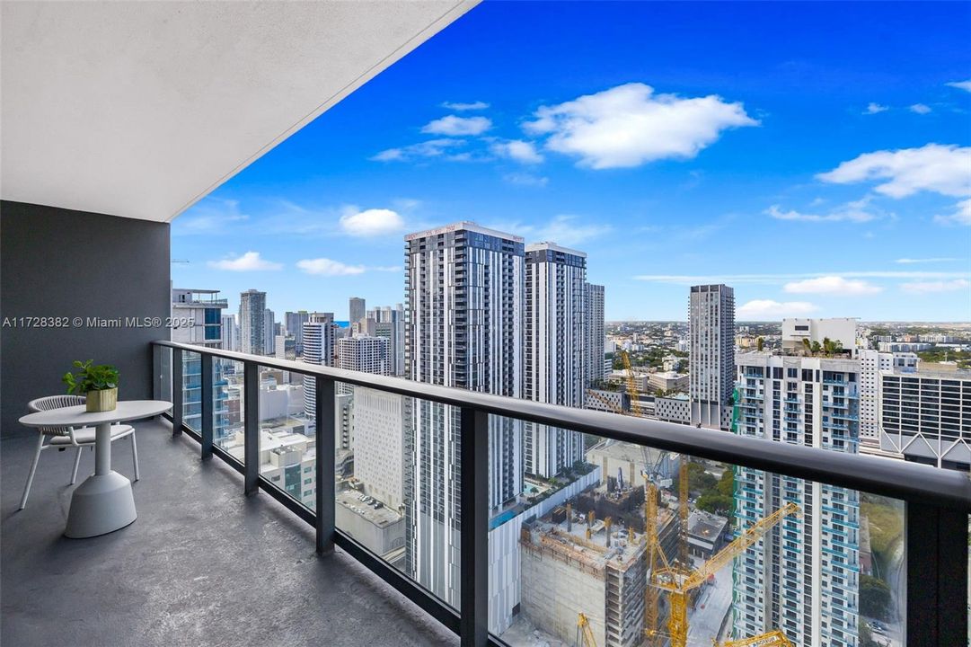 Recently Sold: $949,500 (2 beds, 2 baths, 977 Square Feet)