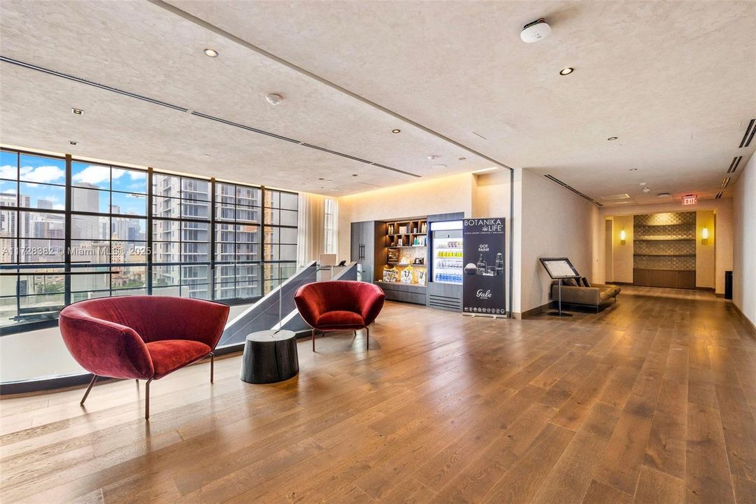 Recently Sold: $949,500 (2 beds, 2 baths, 977 Square Feet)