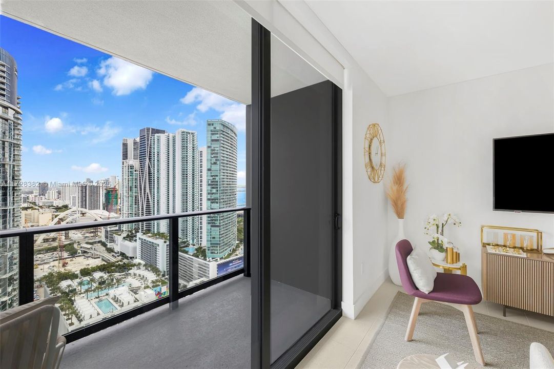 Recently Sold: $949,500 (2 beds, 2 baths, 977 Square Feet)